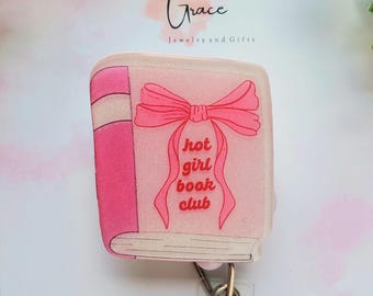 Carrete de insignias del Club de lectura de chicas atractivas: lazo rosa de Dolly Coquette