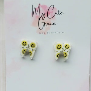 Pendientes de resina con forma de diente: regalo dental inspirado en la piedra lunar