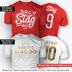Puede incluir: Dos dise&ntilde;os de camisetas para una despedida de soltero. El primer dise&ntilde;o es rojo con texto blanco que dice "Pete's Stag Barcelona 2021" y un gr&aacute;fico de cabeza de ciervo. El segundo dise&ntilde;o es blanco con texto dorado que dice "Andy's Stag Do *Cardiff 2021*" en forma de diamante.