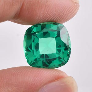 16.80 Ct Natural Green Colombian Emerald Cushion Cut Loose Gemstone GIT Certified 15x15MM/AAA+ Top Quality Emerald/Ring & Jewelry Making Gem