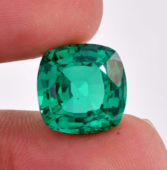 Émeraude Naturelle De Zambie 1,20 Ct Qualité AAA - Coupe Ovale, Vert Intense, Huilée