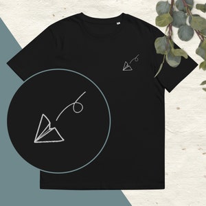 T-shirt ricamata con aeroplano di carta - T-shirt unisex a maniche corte in cotone biologico ricamato - Origami