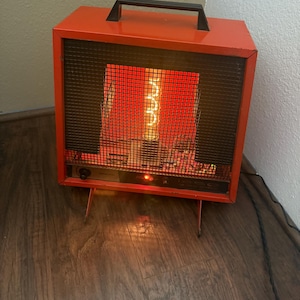 Vintage Bluetooth speaker and lamp