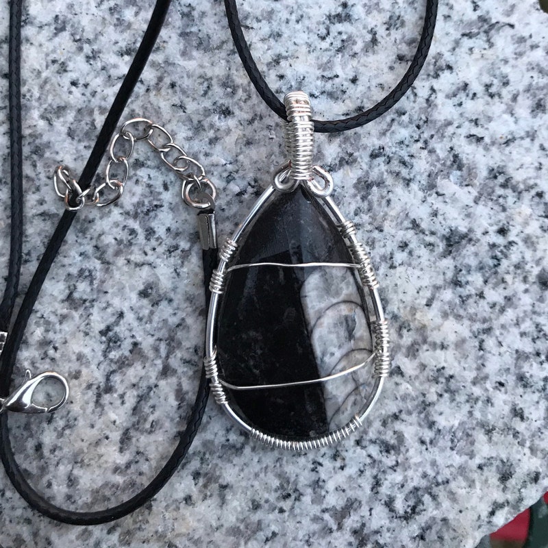 Unisex Gifts Under 30 60+ Gift Ideas for 2025