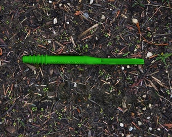 Sortie limitée - Vert armée clair L'outil de jardinage XL DIBBY - Planteur, planteur, semoir, marquages de profondeur gradués