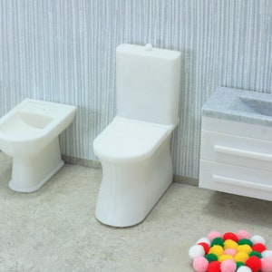 Toilet with closed seat - Dollhouse Miniature 1:12 Miniature Dollhouse Furniture