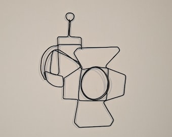 Arte de pared de alambre con foco, decoración hecha a mano personalizada / regalo para escenógrafos, regalo para técnicos de iluminación / amantes del teatro, actores, reinas del drama