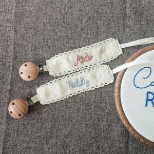 Hand embroidery Personalized pacifier clip holder,Personalized fabric pacifier clip with wooden clip,Pacifier Holder,Embroidered Custom Name