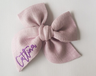Lazo de bebé bordado a mano con nombre personalizado lila, lazo de nombre personalizado, lazo atado bordado a mano, lazo de nombre, regalo de bebé niña personalizado,