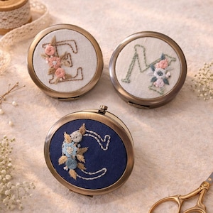 Personalized Hand Embroidered Pocket Mirror, Floral Initial Compact Mirror, Custom Wedding Favor Gift, Bridesmaid Gift