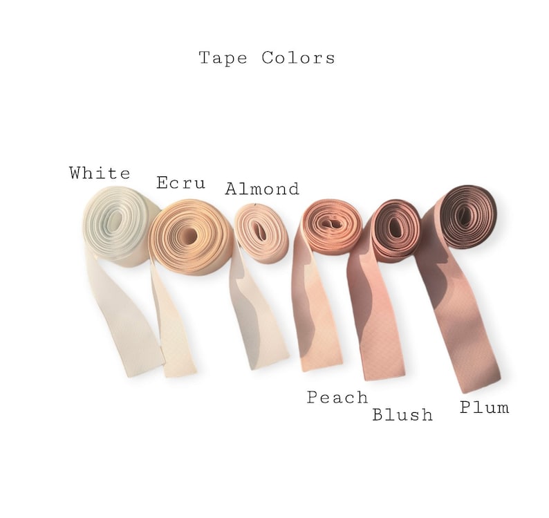 K&ouml;nnte beinhalten: Bandfarben: Wei&szlig;, Ecru, Mandel, Pfirsich, Blush, Pflaume. Sechs Rollen Band in verschiedenen Schattierungen von Wei&szlig;, Beige und Rosa.