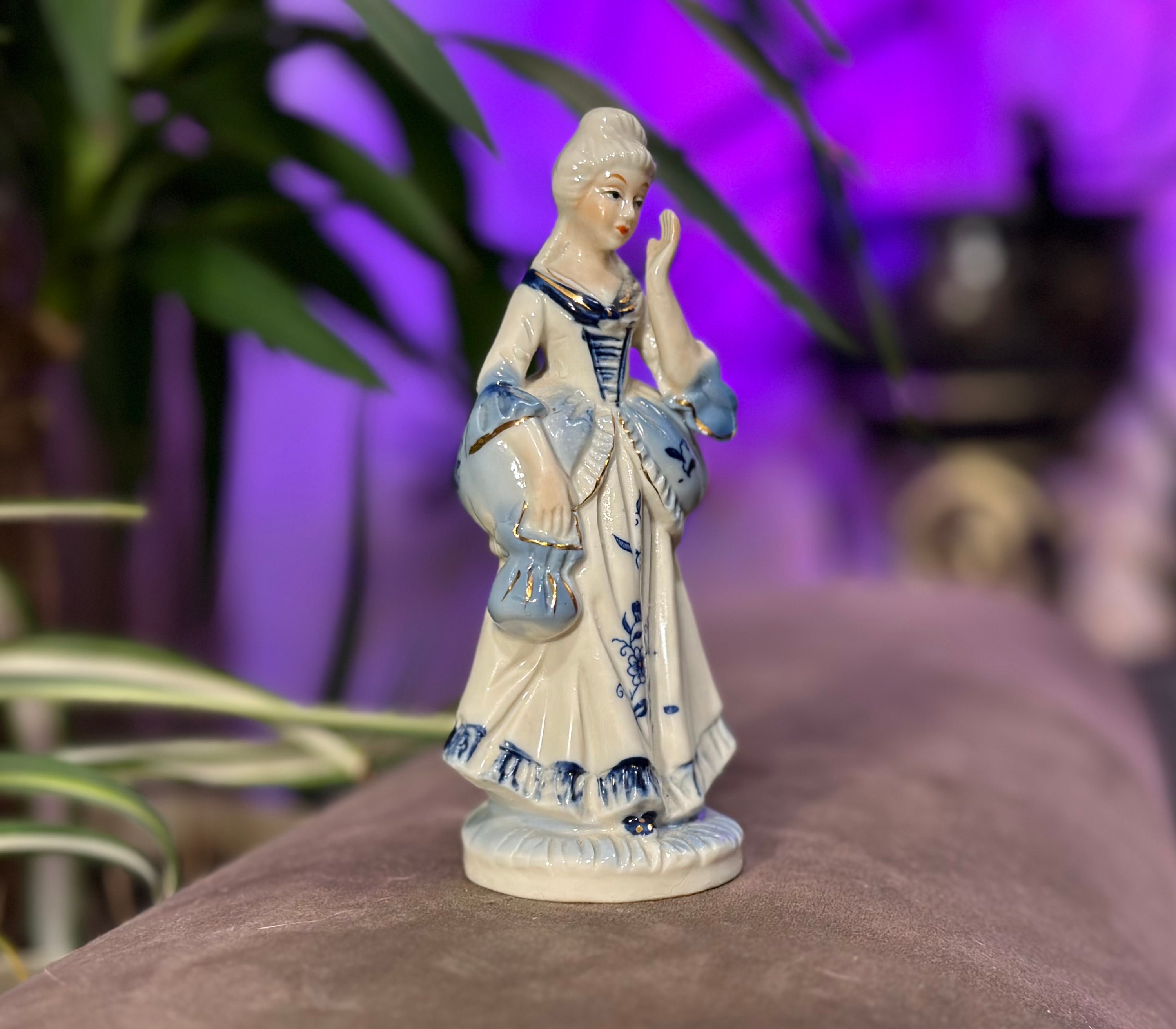 Victorian white and blue porcelain figurine - Etsy 日本
