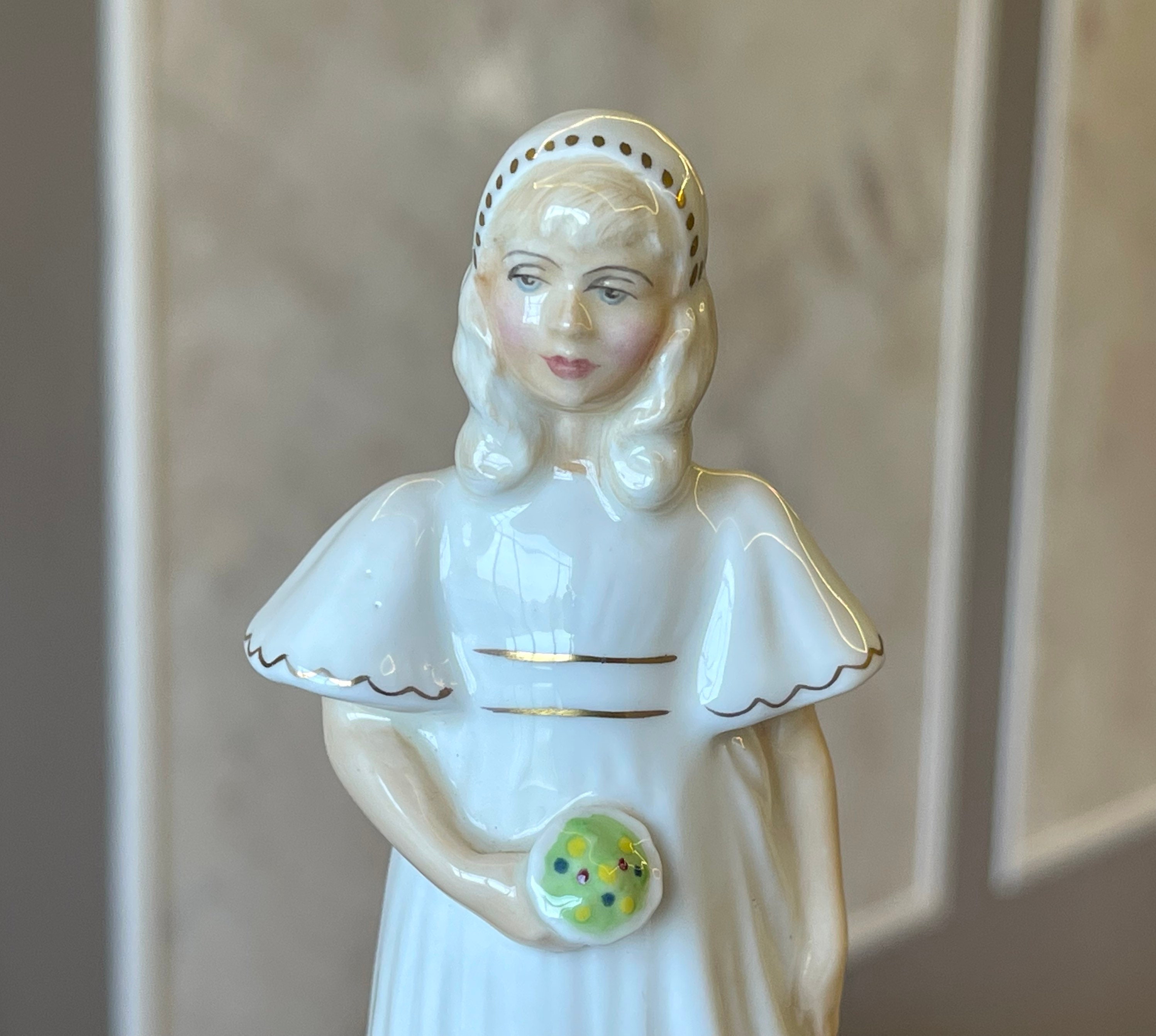 ロイヤルドルトン ブライズメイドガール フィギュア HN 2874 ペギー