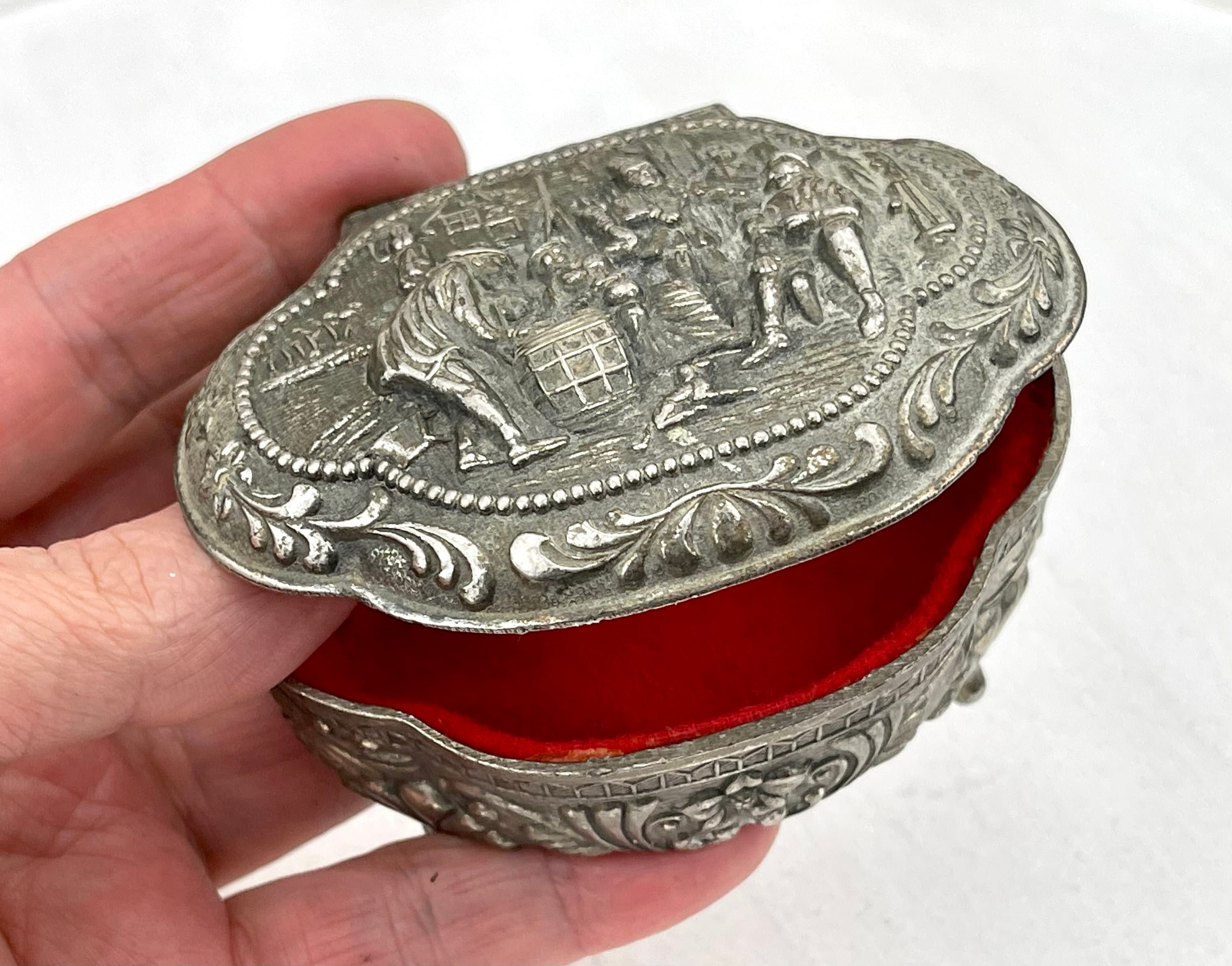 Vintage Silver Embossed Oval Trinket Box With Filigree Vintage Silver Embossed Oval Trinket Box With Filigree