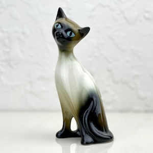 Siamese cat figurine, Trentham art ware fine ceramic retro cat figurine