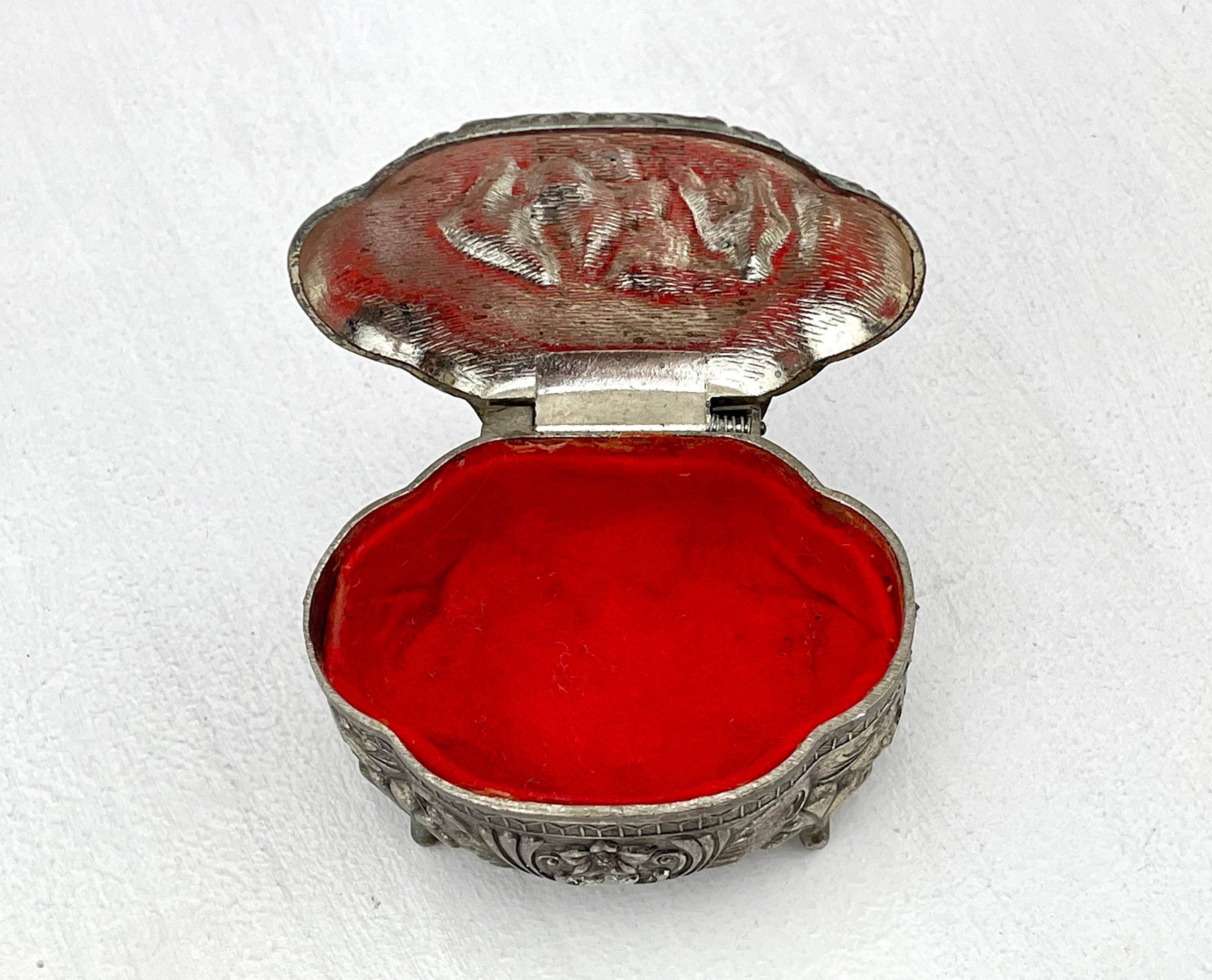 Vintage Silver Embossed Oval Trinket Box With Filigree Vintage Silver Embossed Oval Trinket Box With Filigree