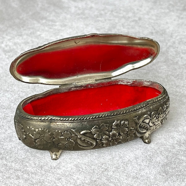 Boîte à bijoux vintage Japon avec bas-relief sur métal et doublure en velours rouge, boîte à bibelots avec couvercle