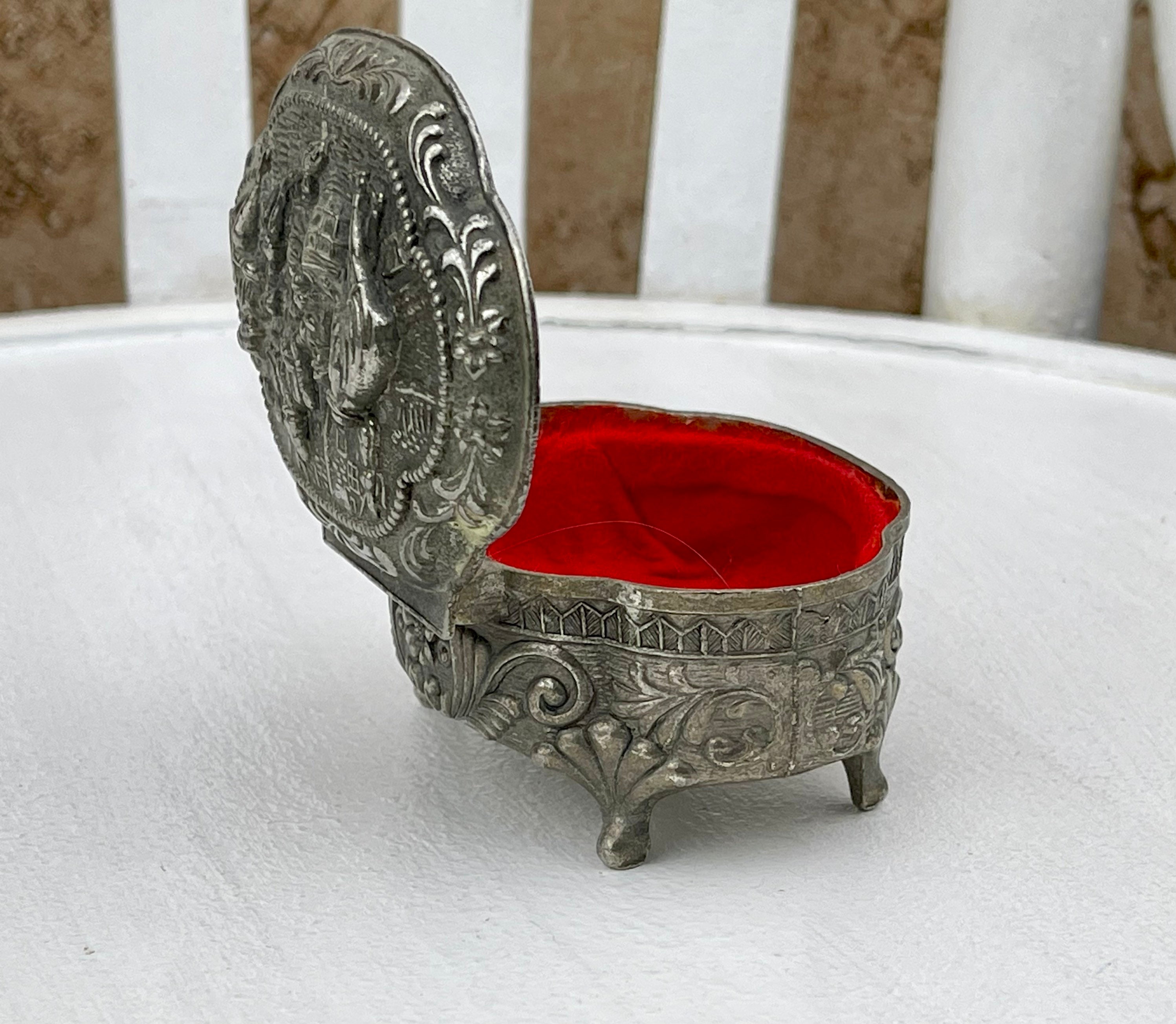Vintage Silver Embossed Oval Trinket Box With Filigree Vintage Silver Embossed Oval Trinket Box With Filigree