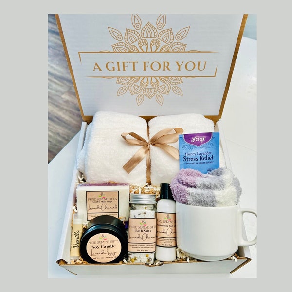 Hygge Gift Box for Her, Gift Box with Blanket and Candle, Birthday Gift for Her, Care Package for her, Pamper Gift Box, Sympathy Gift Box