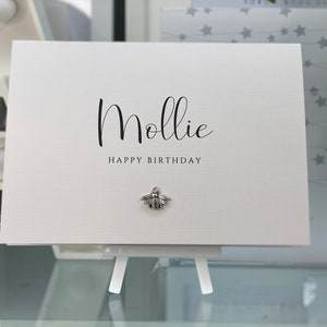 Carte personnalisée, police de caractères, carte de visite, carte d'anniversaire pour elle, carte d'anniversaire personnalisée, maman, amie, petite amie, breloque abeille,
