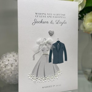 Carte de mariage personnalisée, mariés, robe de mariée et costume décorés à la main, carte souvenir, carte de mariage spéciale, mariage