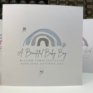 Gepersonaliseerde nieuwe baby boy kaart, nieuwe ouders kaart, nieuwe babykaart, blauwe en grijze regenboogkaart met ster edelstenen, regenboog babykaart
