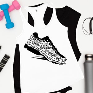 Inspirerende hardloopschoen met &#39;She/He Believed Saying&#39;-bestand