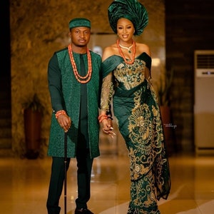 Koppel Afrikaanse royalty-outfit, Afrikaanse bruiloftsoutfit voor koppels, Ankara-kleding voor koppels bruiloft, koppel bijpassende Afrikaanse kleding, bruiloft