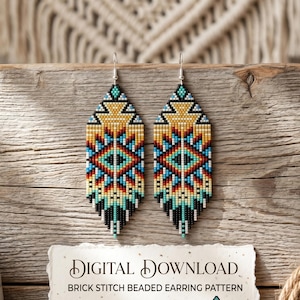 Puede incluir: Dos pendientes de cuentas con un patrón de puntada de ladrillo. Los pendientes presentan un diseño geométrico en tonos dorados, turquesa, rojo y negro. Los pendientes miden aproximadamente 3,0 cm por 8,1 cm. También se muestra un patrón de descarga digital.