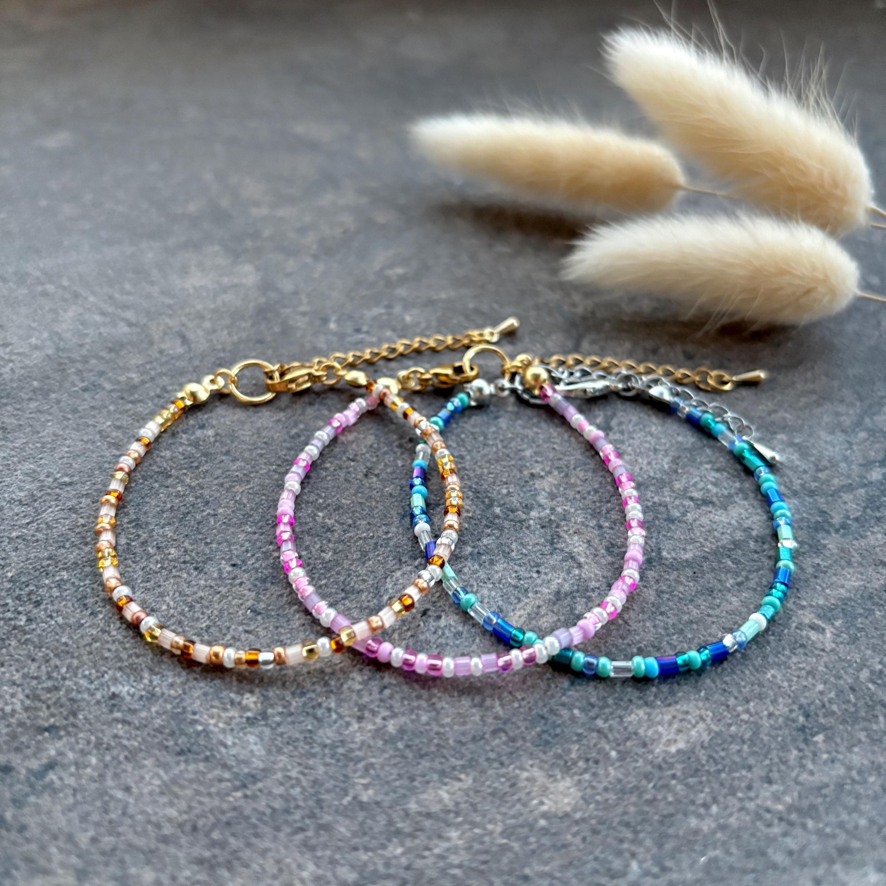 Bracelet de perles de rocaille or bleu rose, bracelet délicat, joli bracelet confettis, bracelet minimaliste, bracelet d'amitié, bracelet bohème hippie