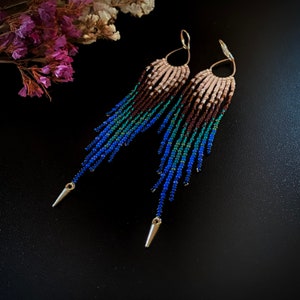 Boucles d'oreilles lustre à franges en perles de rocaille bleu-marron vert émeraude, très longues boucles d'oreilles pendantes plumes de paon, boucles d'oreilles indigènes terreux image 8