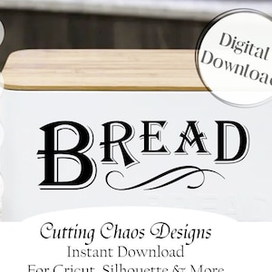 Puede incluir: Caja de pan blanca con un diseño "BREAD" en blanco y negro y un remolino decorativo. La caja tiene una tapa de madera. Los archivos de descarga digital están disponibles en los formatos SVG, PDF, DXF, PNG y JPG.