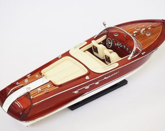 RIVA AQUARAMA 21" (53 cm) Wood Boat Model