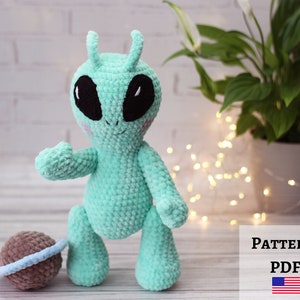 Crochet alien pattern, amigurumi alien toy, easy crochet pattern,  antenna alien crochet patterns, DIY alien gift