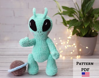 Crochet alien pattern, amigurumi alien toy, easy crochet pattern,  antenna alien crochet patterns, DIY alien gift