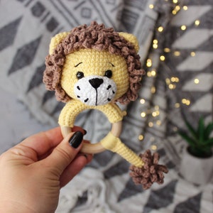 Hochet de bébé en coton au crochet, jouet hochet Lion, hochet lion en peluche, hochet amigurumi, hochet en bois cadeau bébé, image 5