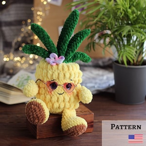 Positives gehäkeltes Ananas Muster. Gehäkelt mit Ananas Muster. Ananas Plüsch. Witzige Ananas. Einfache Häkelanleitung.