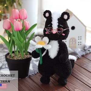 Crochet skunk pattern, cute crochet pattern, stuffed animal pattern, easy crochet pattern, Amigurumi skunk