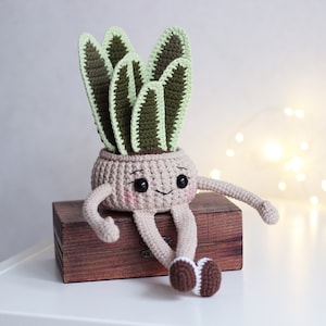 Crochet snake plant, gift for plant lover, gifts for her, gifts for teacher, best friend gift, fake succulent plant