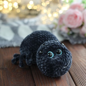 Crochet Plush Spider: Handmade Amigurumi Halloween Decor