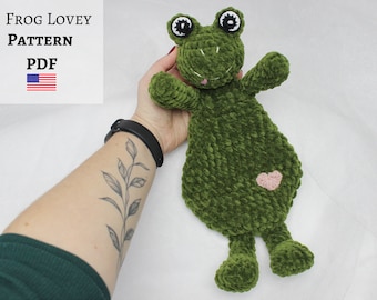 Patrón de peluche de rana de ganchillo, peluche de rana de ganchillo, regalo para recién nacido, primer juguete para bebé, acurrucador de ganchillo, patrón de peluche de ganchillo.