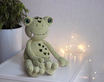 王冠をつけたカエルのぬいぐるみ - 20 cmのフルサイズのかわいいカエル