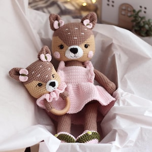Baby Reh Geschenk Set, gehäkeltes ausgestopftes Reh Spielzeug, gehäkelte Baby Rassel, personalisiertes Neugeborenen Geschenk