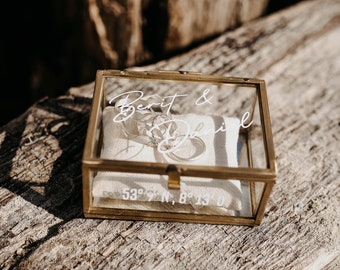 Caja para Anillos Dorada con Cojín Beige | Caja de anillo de cristal cuadrada | personalizado para el regalo de bodas