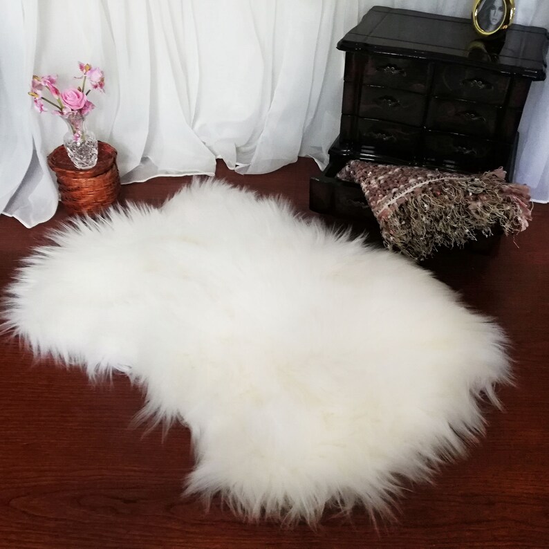 White, Fluffy Faux Fur, Sheep Skin Area Rug, 14 18 inch Doll Accessory, Home Accessory for Dolls, White Faux Fur Animal Skin Carpet Bild 4