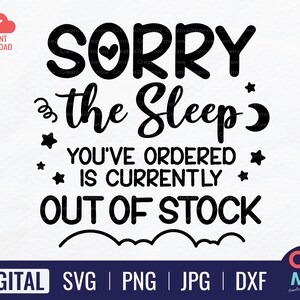 Puede incluir: Diseño gráfico en blanco y negro con el texto "Lo siento, el sueño que has pedido está actualmente agotado". El diseño incluye estrellas, una luna creciente y un corazón.