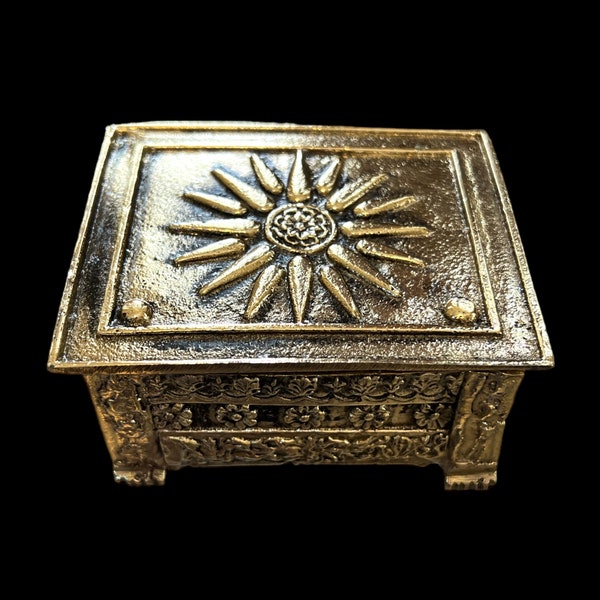 Larnax del re Filippo II Macedon, padre di Alessandro Magno, Vergina Sun, simbolo del greco antico, decorazioni in bronzo puro o gioielli in scatola