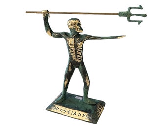 Poseidón, dios del mar, las tormentas, los terremotos y los caballos, estatua de dios griego, escultura de arte en metal