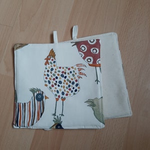 Pot holder, English designer fabric, Chicken Harriet, cooking, baking Harriet o. rechts