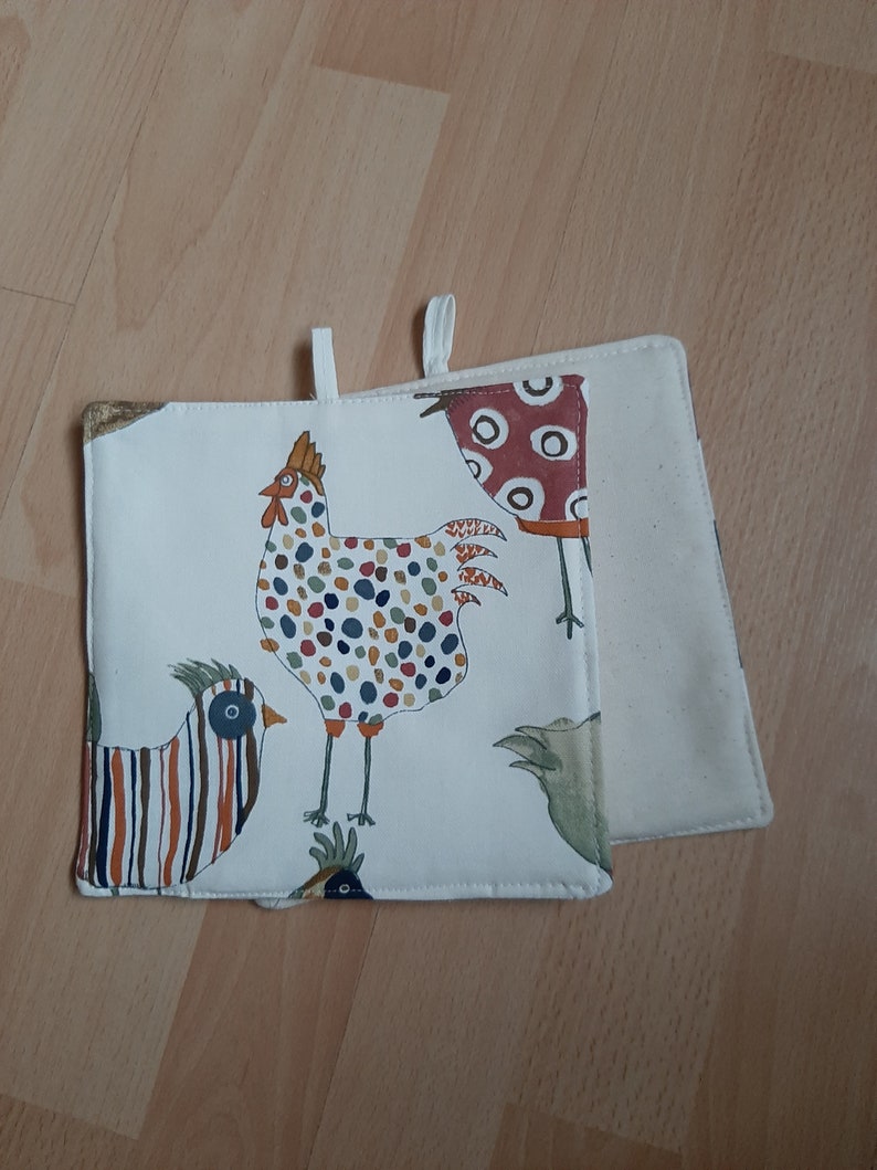 Pot holder, English designer fabric, Chicken Harriet, cooking, baking Harriet o. rechts